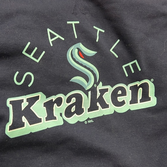 NHL Seattle Kraken Women’s Navy Blue Hoodie size Medium, trendy raw edge hem - Picture 8 of 9